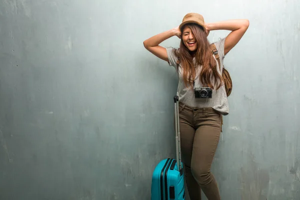 Portrait Young Traveler Latin Woman Wall Surprised Shocked — Stock Photo, Image