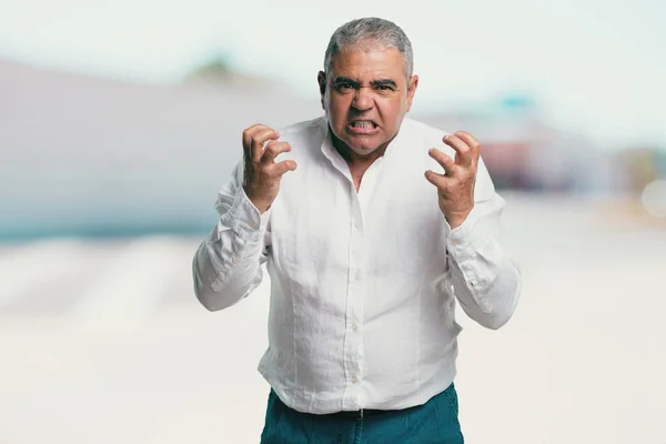 Uomo Mezza Età Molto Arrabbiato Sconvolto Molto Teso Urlando Furioso — Foto Stock