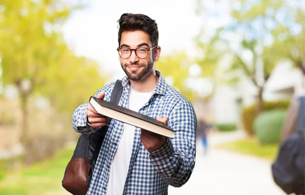 Student Man Oferuje Książkę — Zdjęcie stockowe