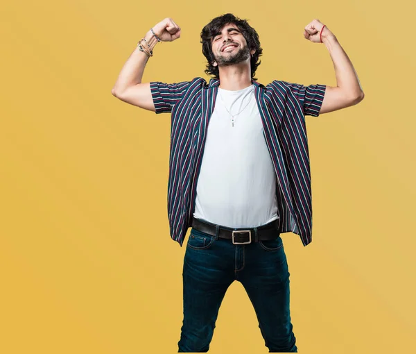 Joven Hombre Guapo Muy Feliz Emocionado Levantando Brazos Celebrando Una —  Fotos de Stock