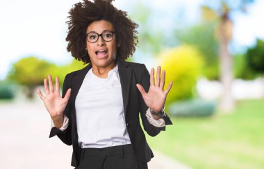 Korkarım iş siyah kadın, seçici odak