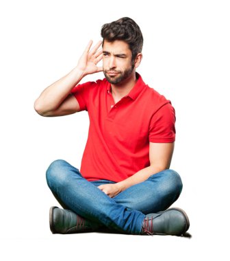 dinleme izole üzerinde beyaz arka plan oturan adam