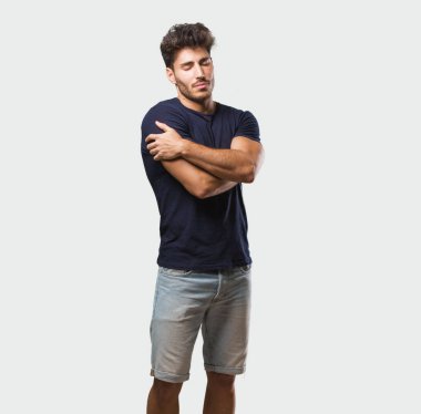 İşaret parmakları, örnek takip etmek, memnuniyeti, kibir ve sağlık kavramı ayakta gurur ve kendinden emin, genç yakışıklı adam