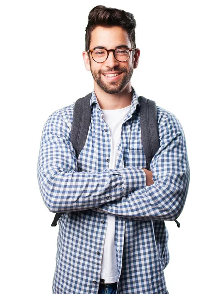 Genç adam beyaz arka plan üzerinde izole silah geçiş