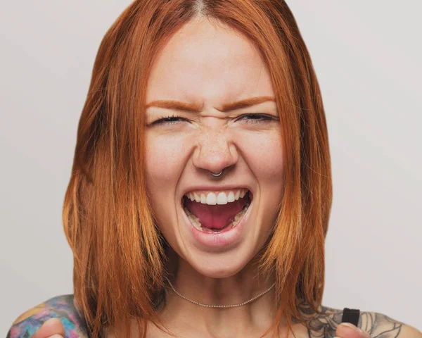 Portrait Pretty Redhead Girl Shouting — Stock Photo, Image