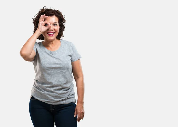 Mujer Mediana Edad Alegre Segura Haciendo Buen Gesto Emocionado Gritando — Foto de Stock