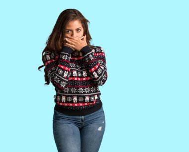 Tam bir Noel forması giyen genç kadın şaşırttı vücut ve şok