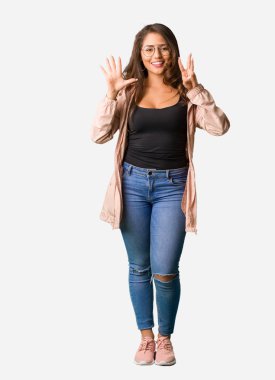 Tam vücut genç düzgün vücutlu kadın gösteren sayı 8