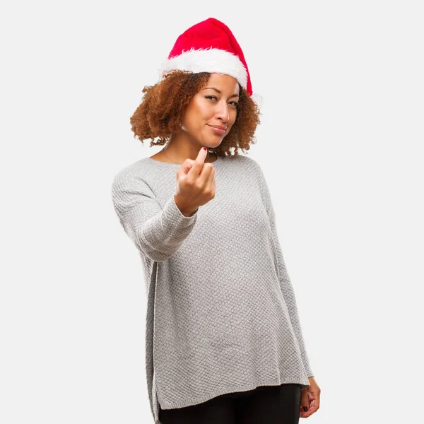 Jeune Femme Noire Portant Chapeau Père Noël Invitant Venir — Photo