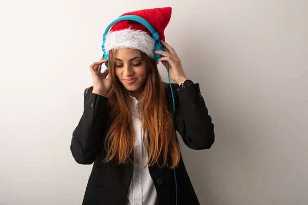 Ung Affärskvinna Santa Hatt Firar Juldagen — Stockfoto