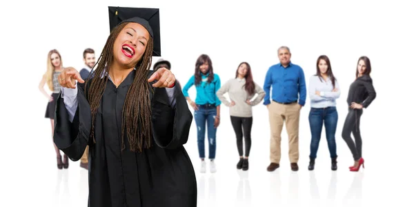 Mladý Absolvent Černá Žena Nosí Prýmky Přejdete Stranu Usmívající Překvapená — Stock fotografie