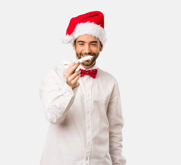 Mladý Muž Klobouk Santa Claus Štědrý Den — Stock fotografie