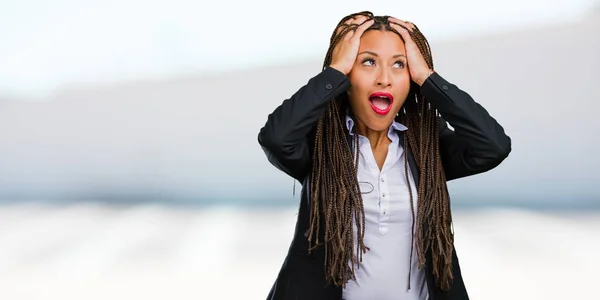 Retrato Uma Jovem Mulher Negócios Negra Frustrada Desesperada Zangada Triste — Fotografia de Stock