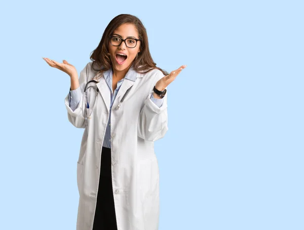 Corpo Inteiro Jovem Médico Mulher Celebrando Uma Vitória Sucesso — Fotografia de Stock