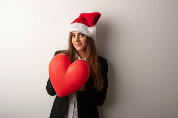 Junge Geschäftsfrau Mit Weihnachtsmütze Feiert Weihnachten — Stockfoto