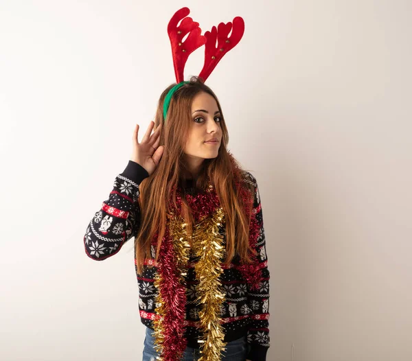 Joven Bonita Mujer Usando Ropa Navidad Tratar Escuchar Chisme —  Fotos de Stock