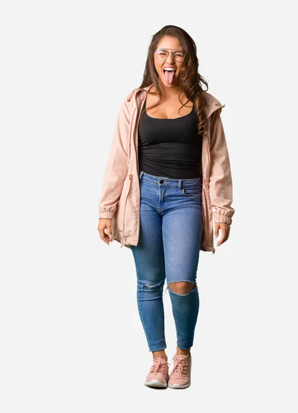 Cuerpo Completo Joven Con Curvas Mujer Divertida Amigable Mostrando Lengua —  Fotos de Stock