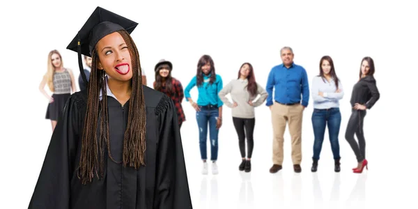 Joven Mujer Negra Graduada Con Trenzas Expresión Confianza Emoción Divertida —  Fotos de Stock