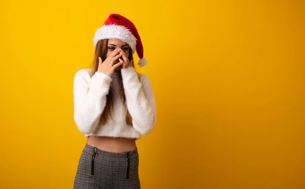 Giovane Donna Che Indossa Cappello Babbo Natale Festeggiare Giorno Natale — Foto Stock