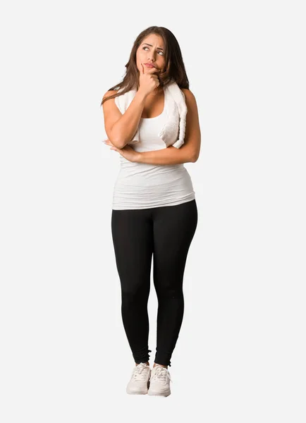 Tam Vücut Genç Fitness Düzgün Vücutlu Kadın Hakkında Bir Fikir — Stok fotoğraf