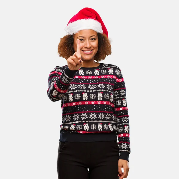 Mujer Negra Joven Suéter Navidad Moda Con Estampado Que Muestra —  Fotos de Stock
