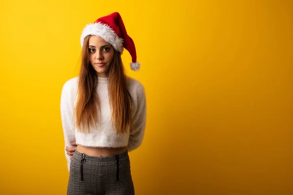 Jonge Vrouw Kerstmuts Vieren Kerstmis Dag Dragen — Stockfoto