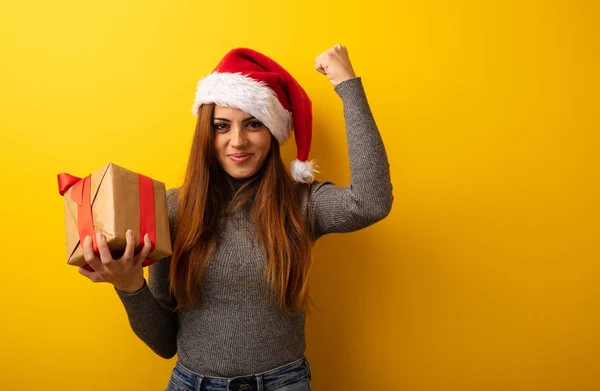 Young Pretty Woman Holding Gift Who Does Surrender — Stock Photo, Image