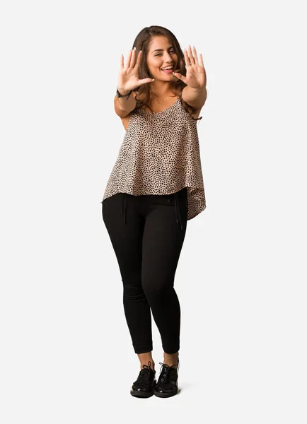 Genç Tam Vücut Boyutu Kadın Gösteren Sayısı Curvy — Stok fotoğraf