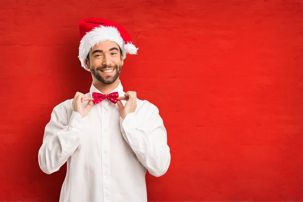 Junger Mann Mit Weihnachtsmann Hut Heiligabend — Stockfoto