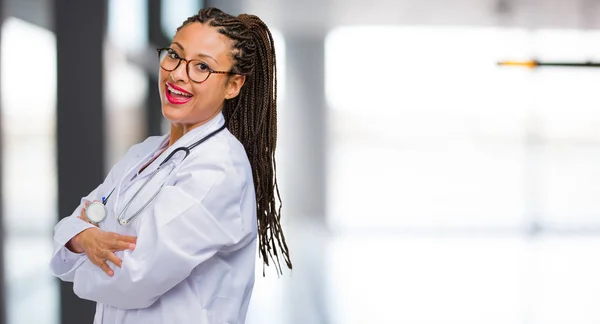Portrait Young Black Doctor Woman Crossing His Arms Smiling Happy — Stock Photo, Image