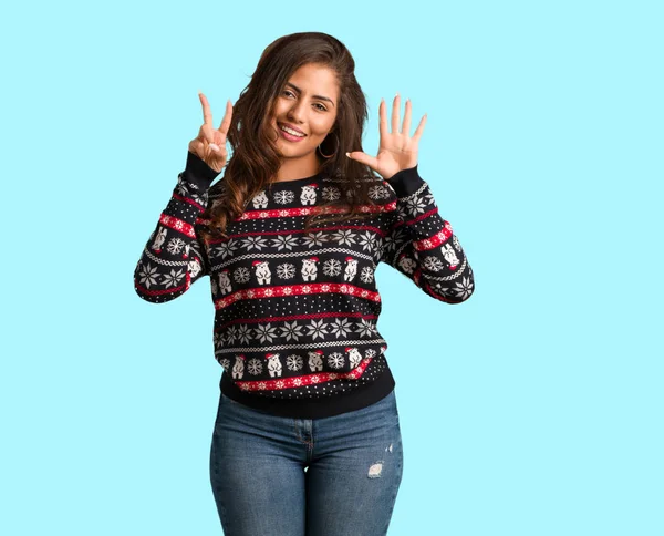 Mujer Joven Cuerpo Completo Con Jersey Navidad Que Muestra Número —  Fotos de Stock