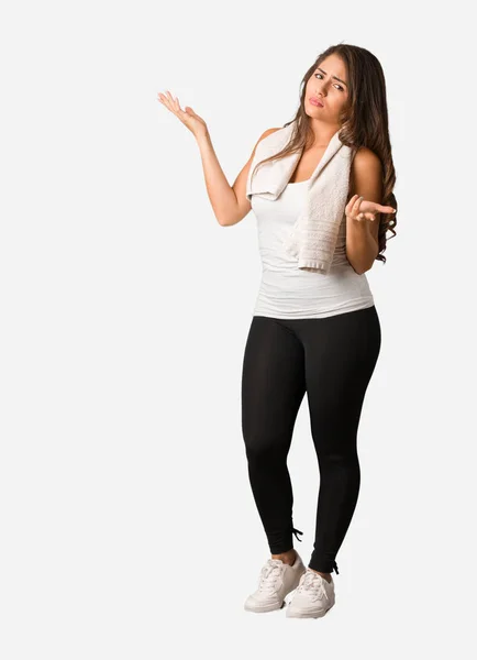 Cuerpo Completo Joven Fitness Mujer Con Curvas Confusa Dudosa — Foto de Stock