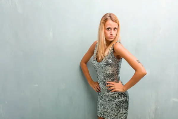Portret Van Jonge Elegante Blonde Vrouw Erg Boos Overstuur Zeer — Stockfoto
