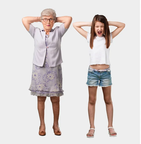 Full Body Elderly Lady Her Granddaughter Crazy Desperate Screaming Out — Stock Photo, Image