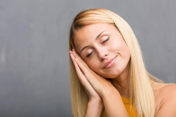 Primo Piano Del Viso Ritratto Una Giovane Donna Bionda Naturale — Foto Stock