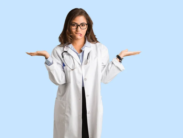 Corpo Pieno Giovane Medico Donna Confusa Dubbia — Foto Stock