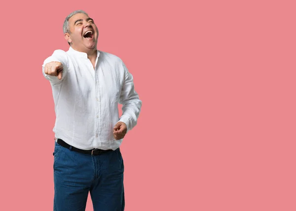 Hombre Mediana Edad Gritando Riendo Burlándose Otro Concepto Burla Descontrol —  Fotos de Stock
