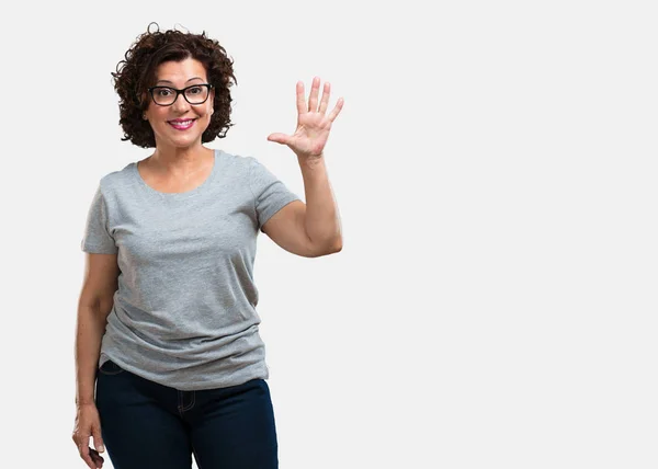 Middle Aged Woman Showing Number Five Symbol Counting Concept Mathematics — Stock Photo, Image