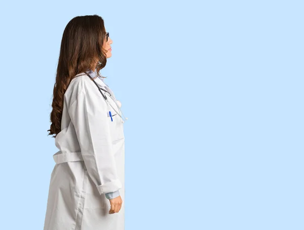 Full Body Young Doctor Woman Side Looking Front — Stock Photo, Image