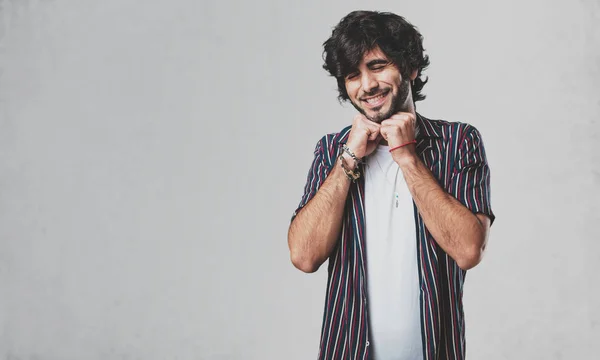 Jovem Homem Bonito Muito Feliz Animado Levantando Braços Celebrando Uma — Fotografia de Stock