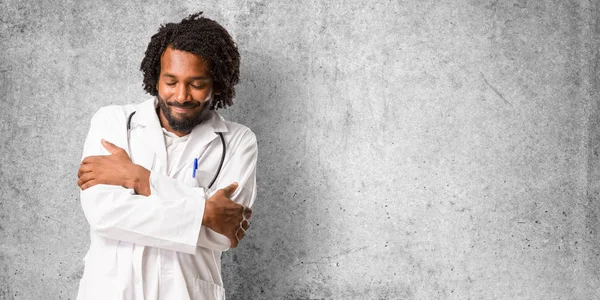 Stattliche Afrikanisch Amerikanische Arzt Stolz Und Zuversichtlich Zeigefinger Beispiel Folgen — Stockfoto