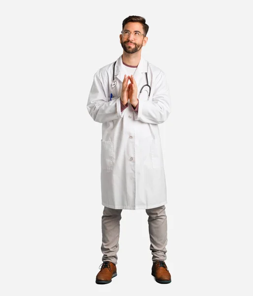 Jovem Médico Homem Concebendo Plano — Fotografia de Stock
