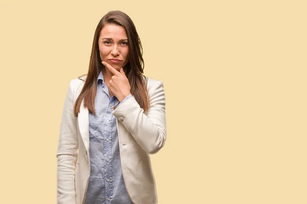 Empresa Caucásica Joven Mujer Dudando Confundida — Foto de Stock