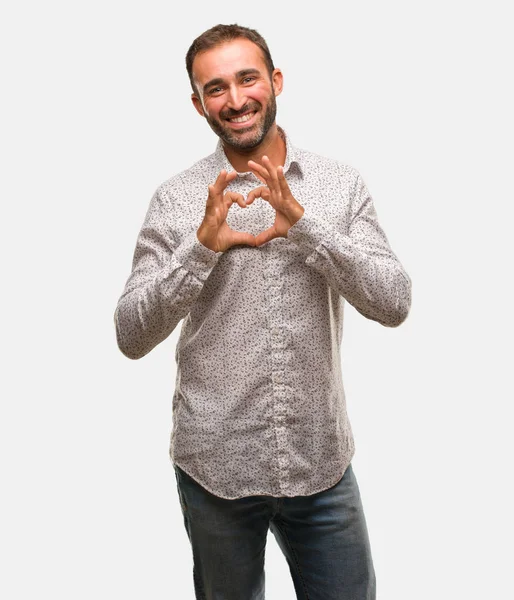 Homme Caucasien Sur Fond Gris Faisant Une Forme Coeur Avec — Photo