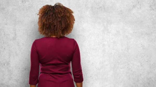 Young Black Afro Woman Looking Back — Stock Photo, Image