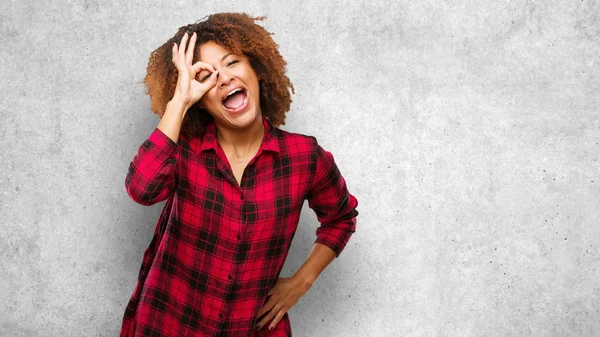 Young Black Afro Woman Confident Doing Gesture Eye — Stock Photo, Image