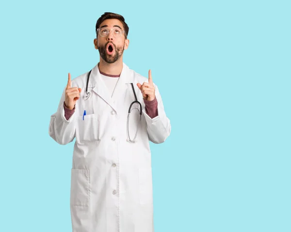 Young Doctor Man Surprised Pointing Show Something — Stock Photo, Image