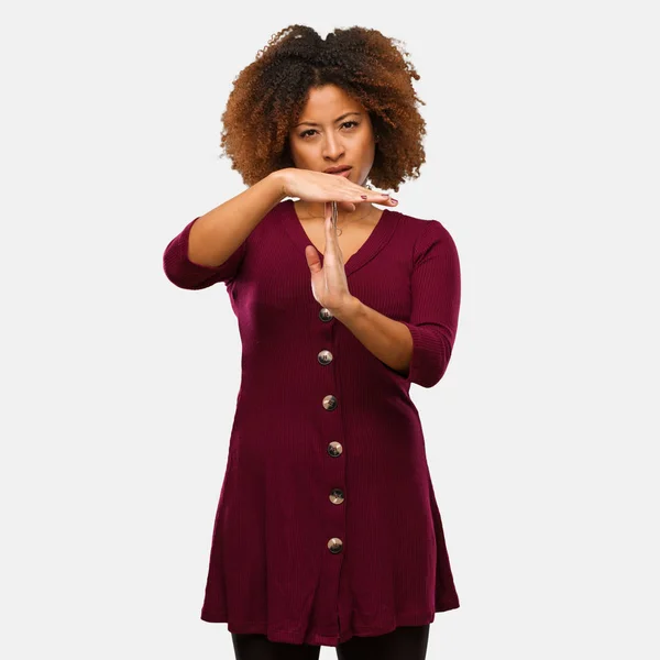 Joven Afro Negro Mujer Haciendo Gesto Timeout —  Fotos de Stock