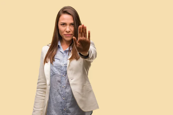 Caucásico Negocio Joven Mujer Poniendo Mano Frente — Foto de Stock