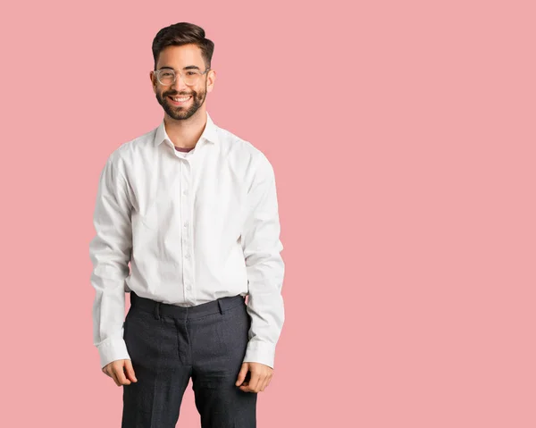 Junger Gutaussehender Geschäftsmann Fröhlich Mit Einem Breiten Lächeln — Stockfoto